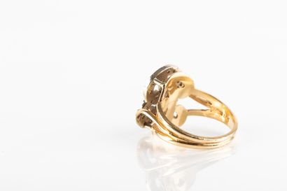 Bague en or ornée de la lettre 