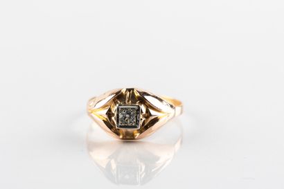 Travail français vers 1950,
Bague forme jonc...