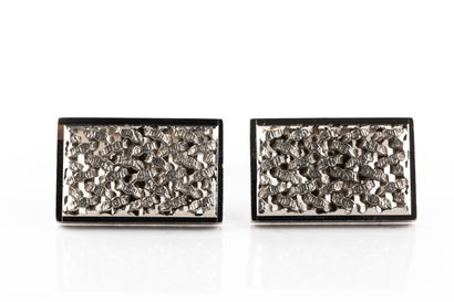 Paire de boutons de manchettes en or gris...