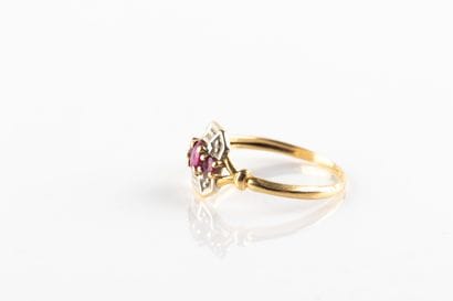 Bague en or jaune et gris de forme rectangle...