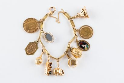 Yellow gold bracelet with flat gadrooned...