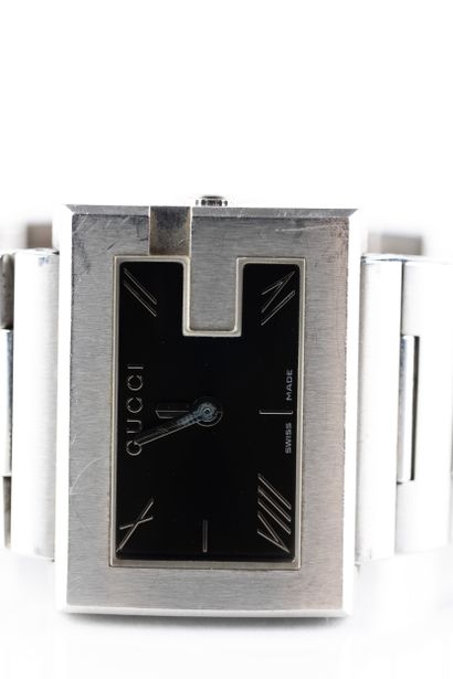 GUCCI série contemporaine.
Montre bracelet...