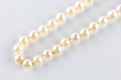 Necklace of 67 cultured pearls, diameter...