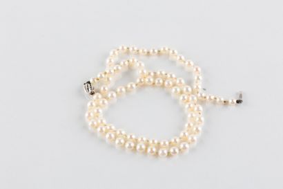Pearl necklace with 74 cultured pearls, diameter...