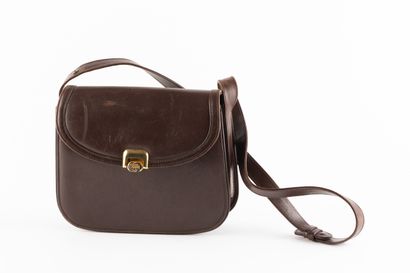 GUCCI
Sac vintage forme besace en cuir lisse...