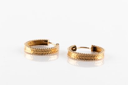 Paire de boucles d'oreilles créoles en or...
