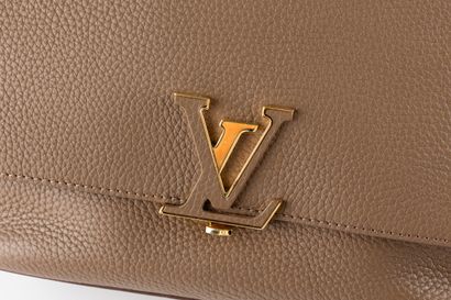 LOUIS VUITTON
Sac Volta en cuir brun, avec...