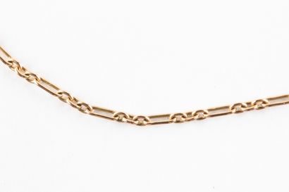 Chaine en or rose maille figaro emmaillements...