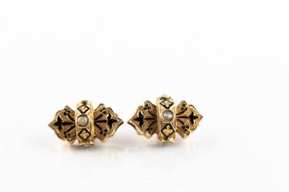 Paire de coulants en or jaune réhaussés d'émail...