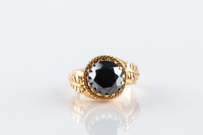 Bague en or jaune centrée d'une hématite...