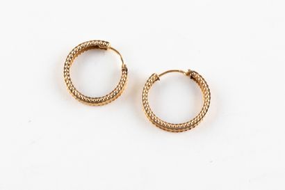 Paire de boucles d'oreilles créoles en or...