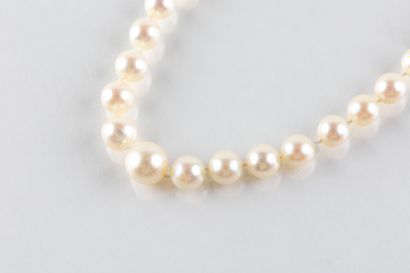 Necklace with 83 drop cultured pearls, diameters...