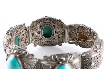 Bracelet en argent composé de motifs semi-bombés...
