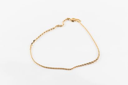 Yellow gold set comprising a drop necklace...