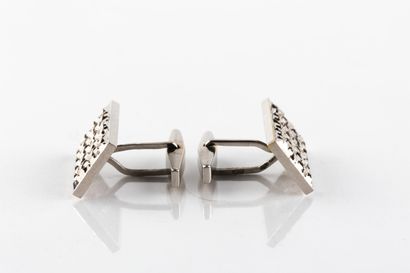 Paire de boutons de manchettes en or gris...