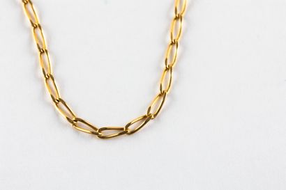 Bracelet en or jaune maille forçat allongée....