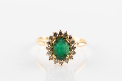 Bague marguerite en or jaune centrée d'une...