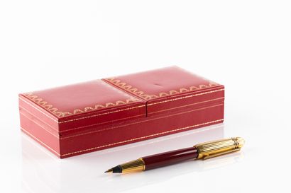 Stylo roller CARTIER Pasha en métal doré...