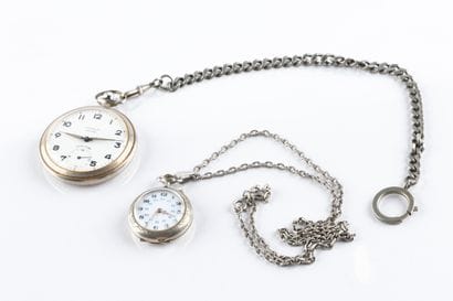 Lot de 2 montres : 1 montre de poche en métal...