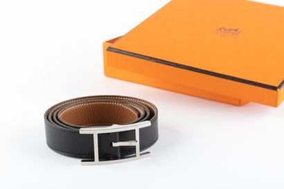 HERMES 
Ceinture souple en cuir grainé noir...
