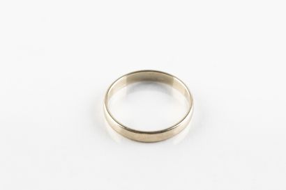 Unengraved white gold ribbon wedding band....
