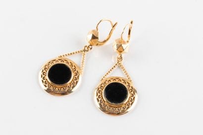 Paire de boucles d'oreilles en or jaune composée...