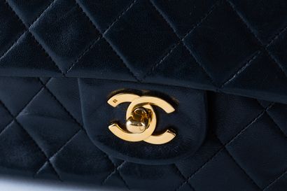 CHANEL 
Sac modèle Timeless en cuir d'agneau...