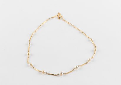 Yellow gold chain with baton motifs and round...