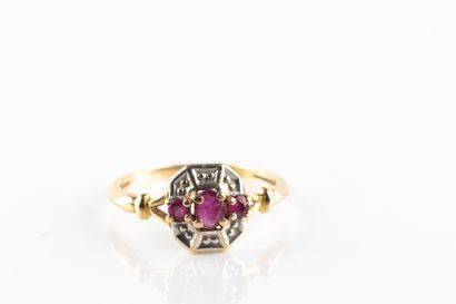 Bague en or jaune et gris de forme rectangle...