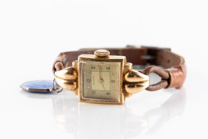 INVICTA vers 1950/55. 
Montre-bracelet de...