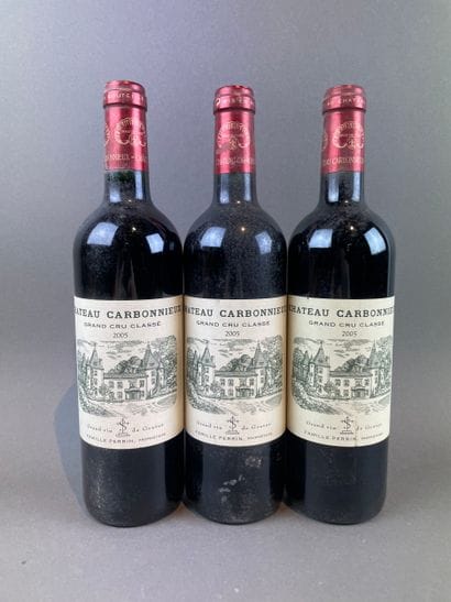 3 btls Château Carbonnieux 2005 - Pessac...
