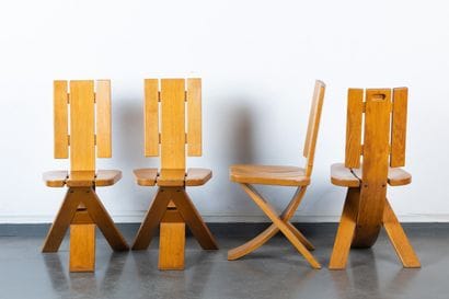 Editions SELTZ
Suite de 4 chaises en orme,...