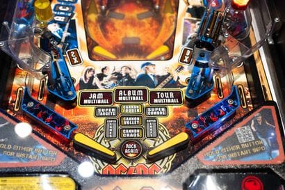 STERN PINBALL Premium
AC/DC-themed pinball...