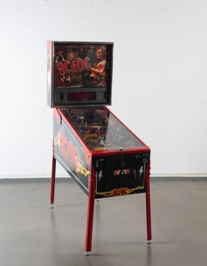 STERN PINBALL Premium
AC/DC-themed pinball...