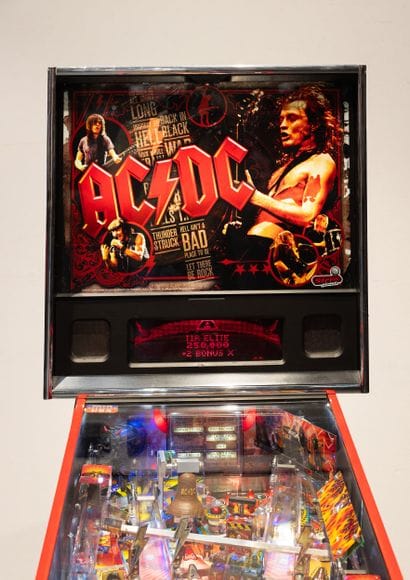 STERN PINBALL Premium
AC/DC-themed pinball...