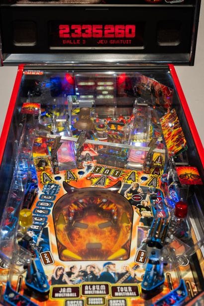 STERN PINBALL Premium
AC/DC-themed pinball...