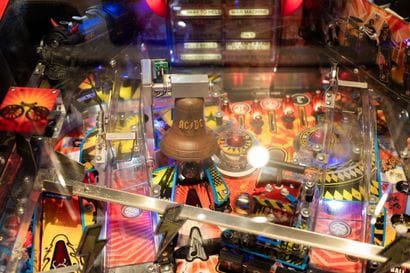 STERN PINBALL Premium
AC/DC-themed pinball...