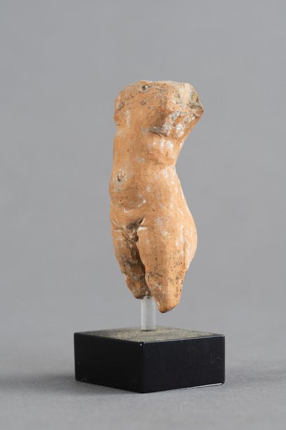 Torse de dieu eros enfant. Terre cuite. Lacunes...