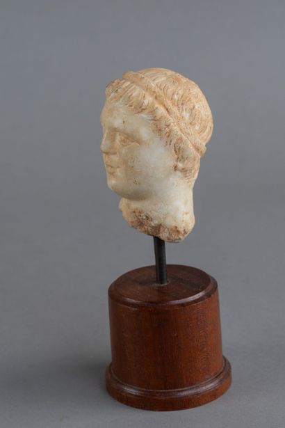 Tête masculine en marbre. 
Epoque romaine.
Haut....