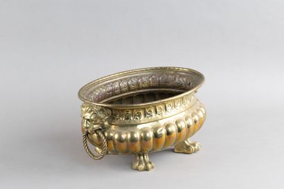 Copper cooling basin with gadroons, claw...
