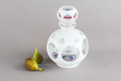 Carafon en verre overlay et intérieur millefiori
XXe...