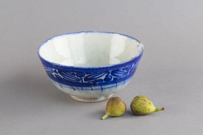 Hollow ceramic bowl with blue-and-white decoration...