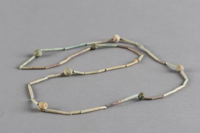 Collier en fritte. 
Egypte
Expert : Antoine...
