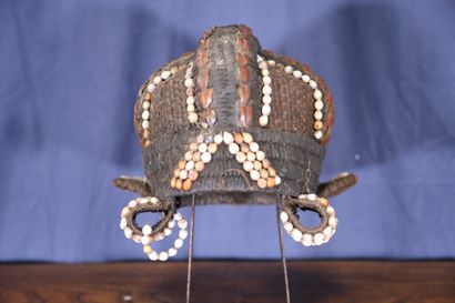 Helmet-wig. Wicker and seashells. Dimensions:...