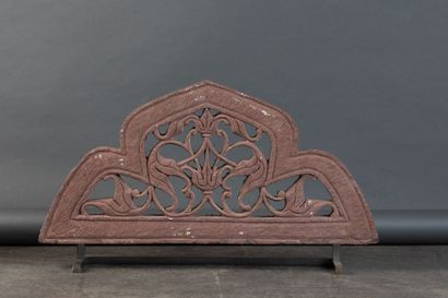 INDE - XXe siècle
Tympan en grès rose ajouré...