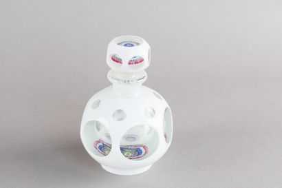 Carafon en verre overlay et intérieur millefiori
XXe...