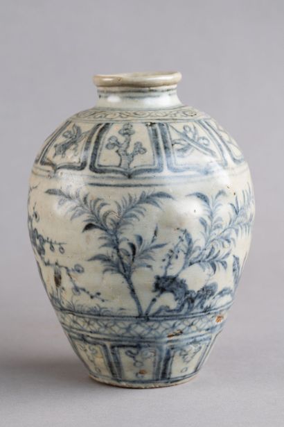 CHINE - STYLE MING
Pot balustre en porcelaine...