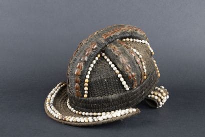 Helmet-wig. Wicker and seashells. Dimensions:...
