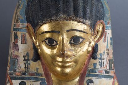 Masque de plastron de momie de femme. Stuc...