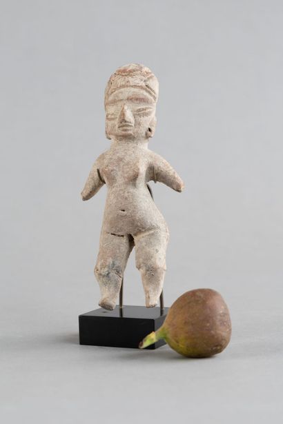 “Pretty Lady” Standing figurine. Beige terracotta....